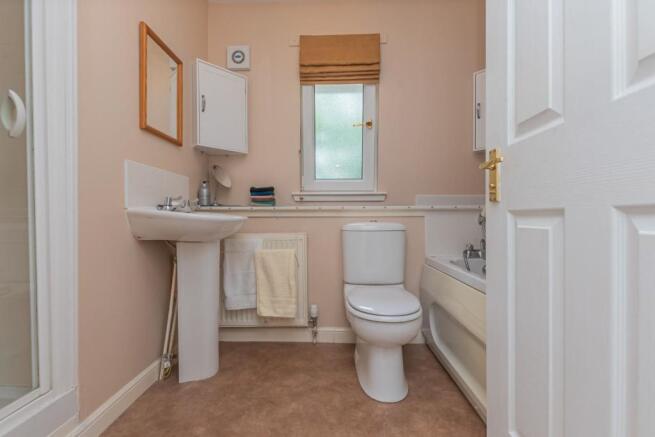 24. Bathroom (1).jpg