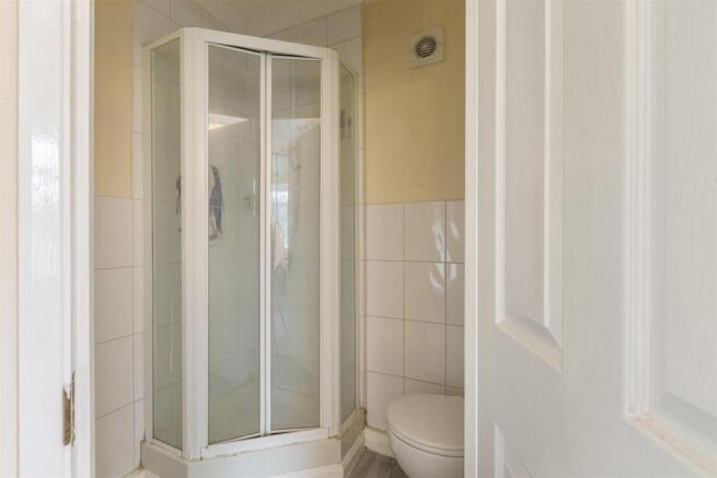 En suite shower