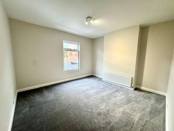 2 bed Terraced to rent Image 5