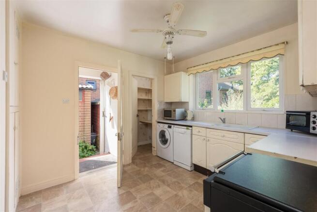 Ropery Walk 1 Kitchen-1.jpg