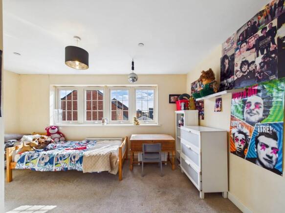 5 bed Town House for sale Image 12