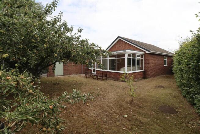 2 bed Detached Bungalow for sale Image 9