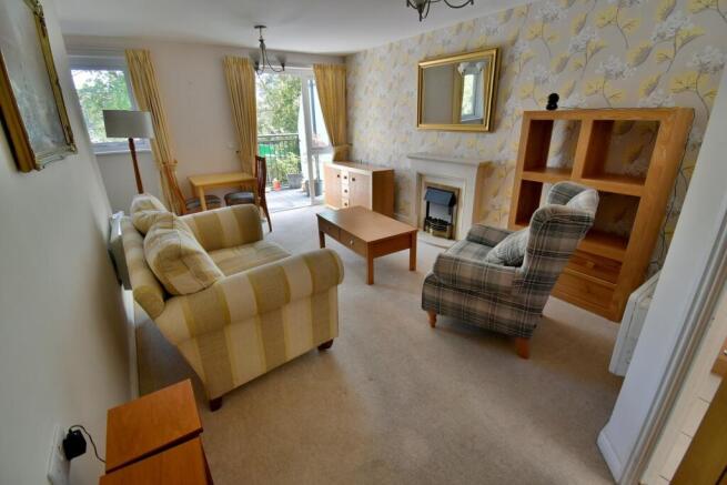 557 Ringwood Road, Ferndown, BH22 photo 4
