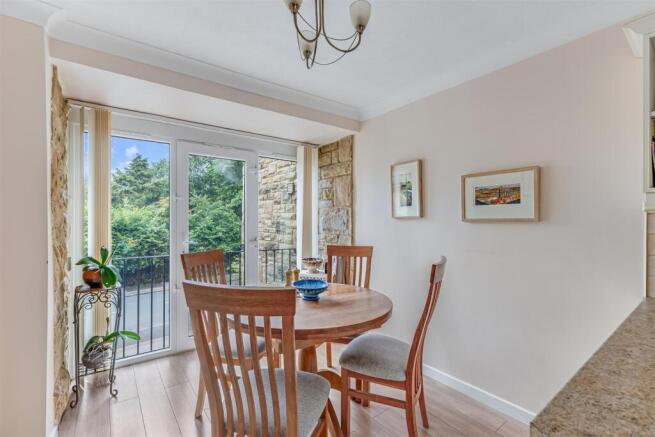 3 bed Town House for sale Image 7
