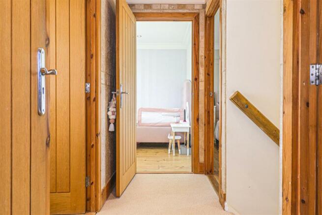 FIRST FLOOR LANDING