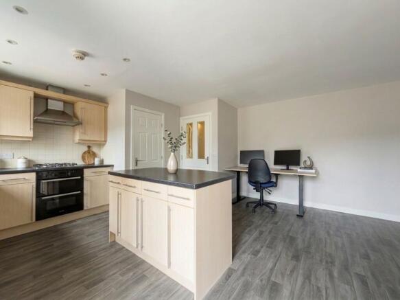 4 bed Terraced for sale Image 4