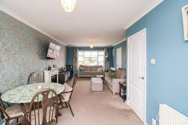 3 bed Semi-Detached for sale Image 6