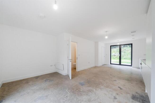 4 bed Town House to rent Image 4