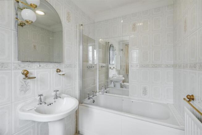 En-Suite Bathroom