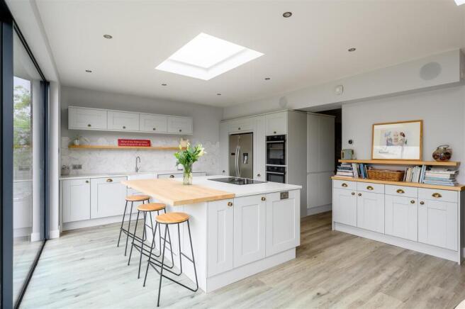 4 bed Semi-Detached for sale Image 9