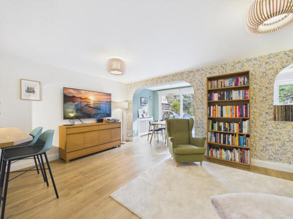 CAM01984G0-PR0553-STILL004