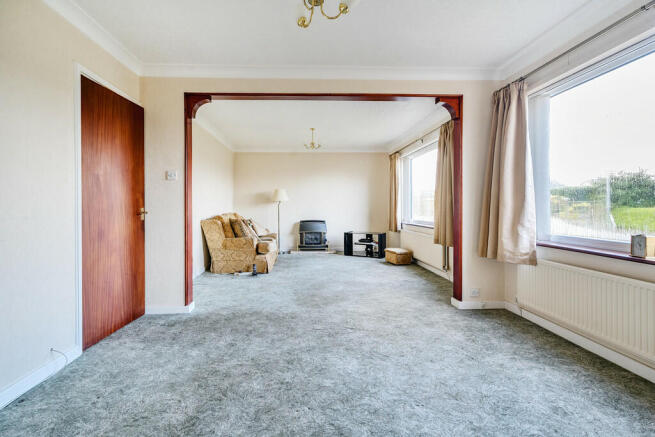 Lounge/Dining Roo...