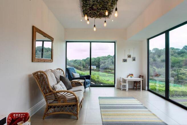 DINING/PLAY ROOM ROOM B