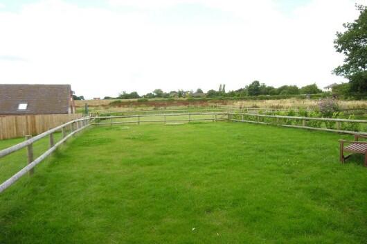 Rear Garden & Views