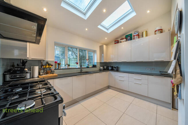 c0d28333-b858-4c1...