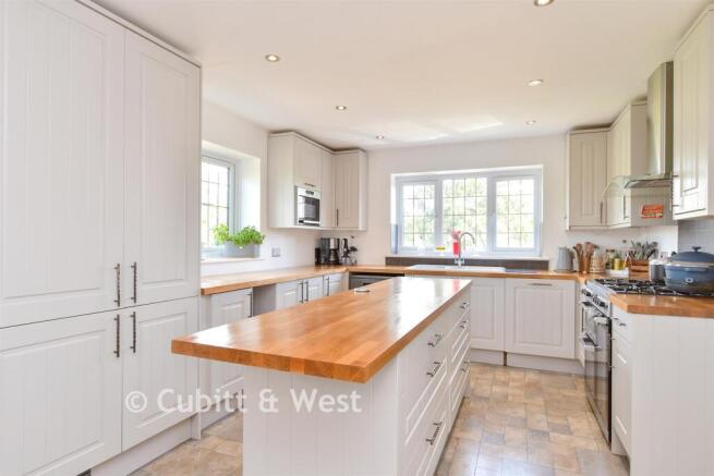 Kitchen/ Breakfast Room