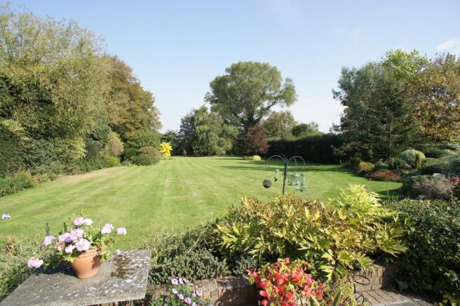 Superb Gardens