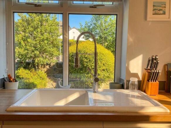3 bed Semi-Detached for sale Image 4