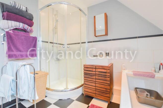 bathroom 2.jpg