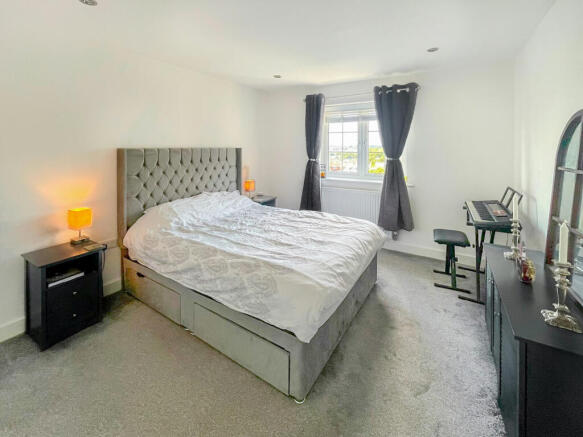 3 bed Semi-Detached for sale Image 11