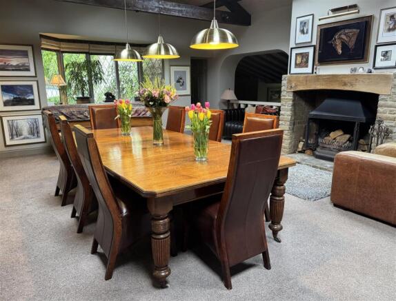 5 bed Detached for sale Image 8