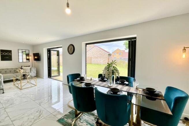 5 bed Detached for sale Image 11