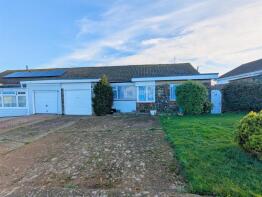13, Berry Hill, Lake PO36 9JB