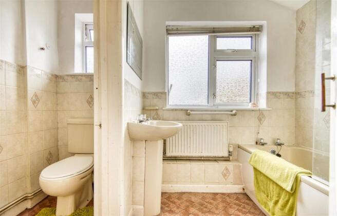 5 Bathroom.jpg
