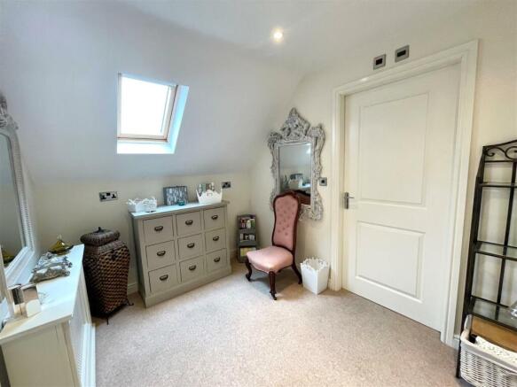 BED 3.DRESSING ROOM.jpg