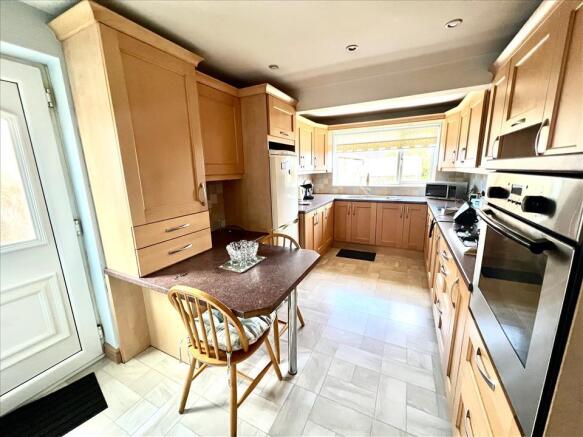 KITCHEN/BREAKFAST ROOM