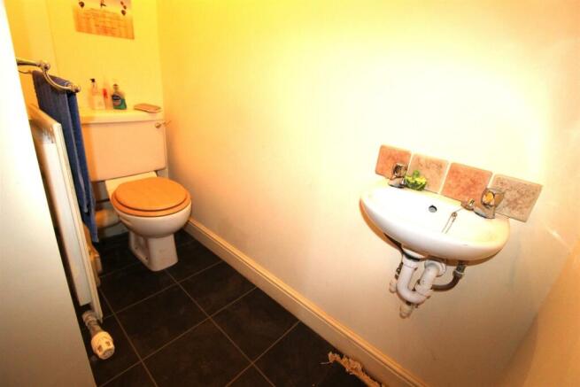 CLOAKROOM OFF