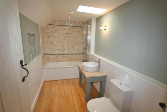 EN SUITE BATHROOM