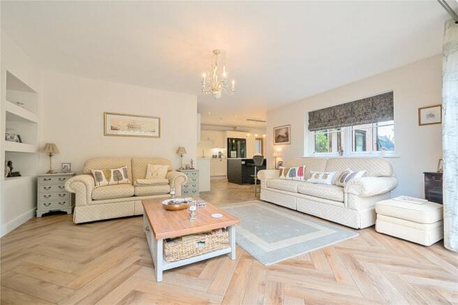 4 bed Detached for sale Image 4