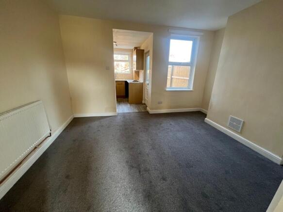 2 bed Terraced to rent Image 4