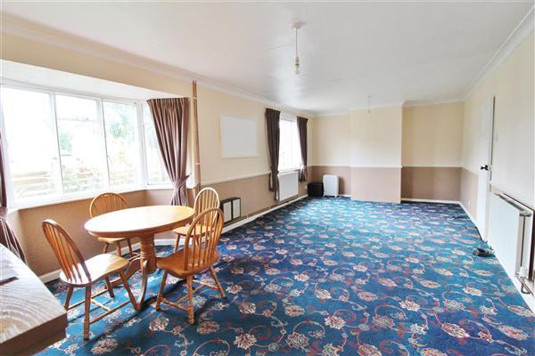 SITTING/DINING ROOM