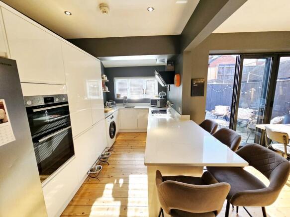 3 bed Semi-Detached for sale Image 5