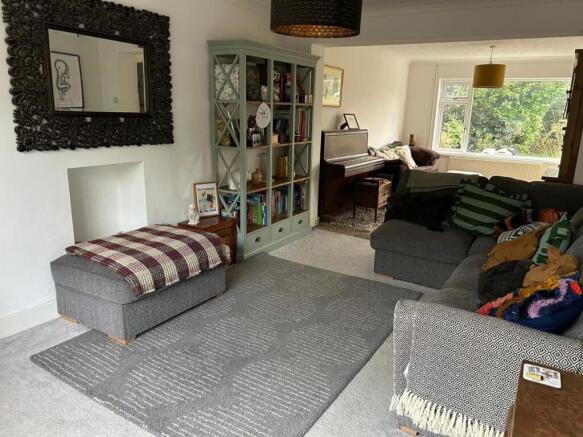 Lounge 1.jpg