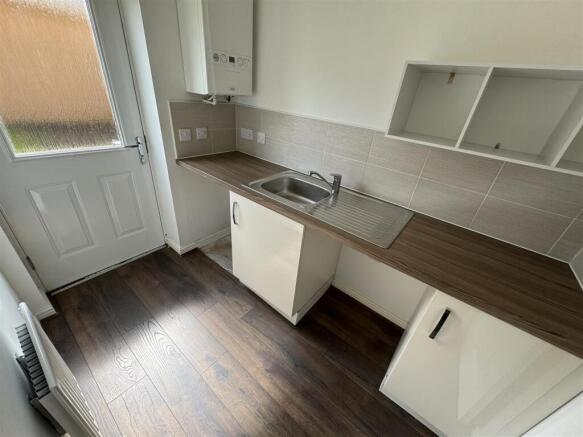4 bed Detached to rent Image 5