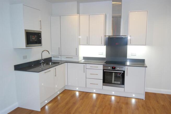 014 Woodland Court - Kitchen - 2.jpg