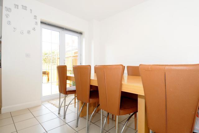 Kitchen/ Dining Room