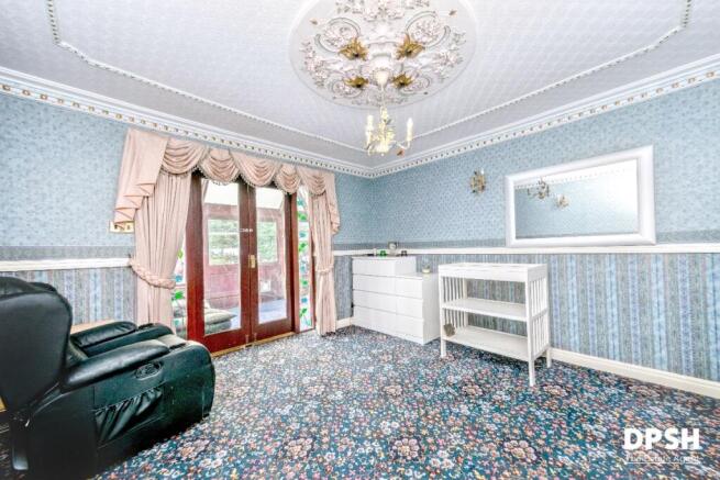 5 bed Detached for sale Image 10