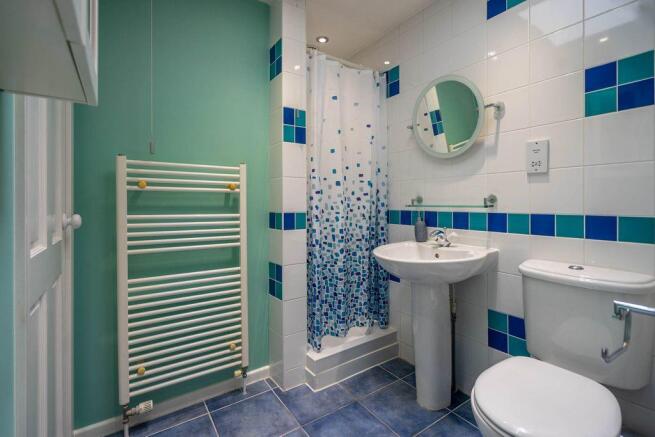 Ensuite to Bed 1