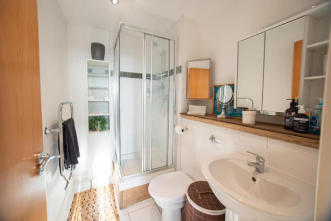 2 bed Flat to rent Image 10