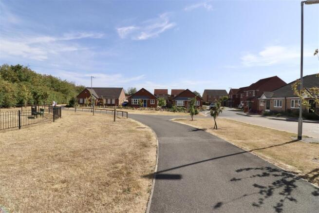 3 bed Detached Bungalow for sale Image 12