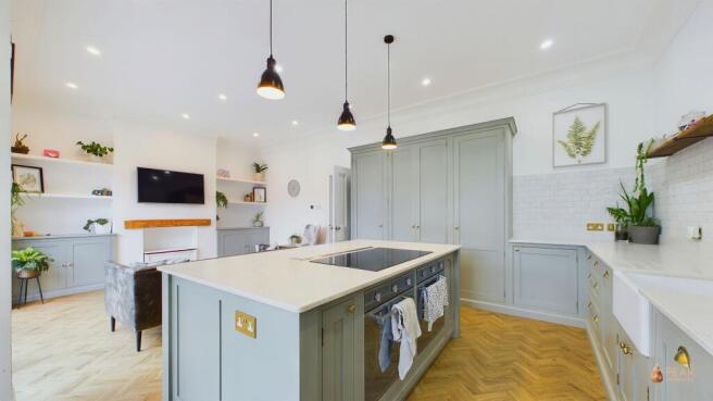 Open Plan Modern Kitchen/Living Area
