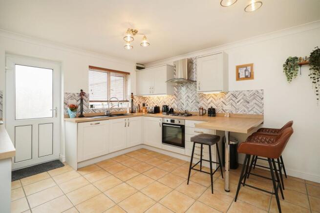 4 bed Detached for sale Image 12