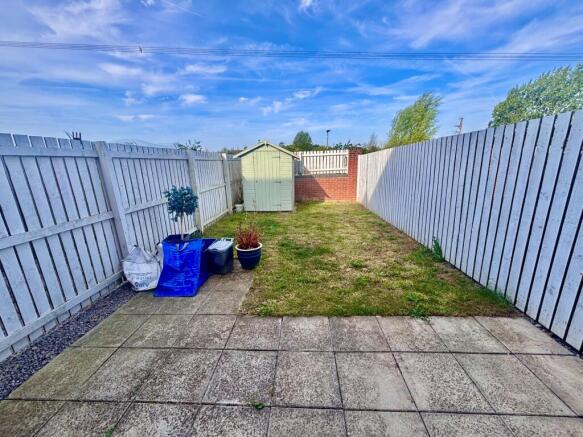 2 bed End of Terrace to rent Image 8