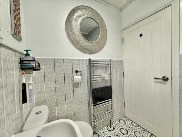 Shower Room (2)