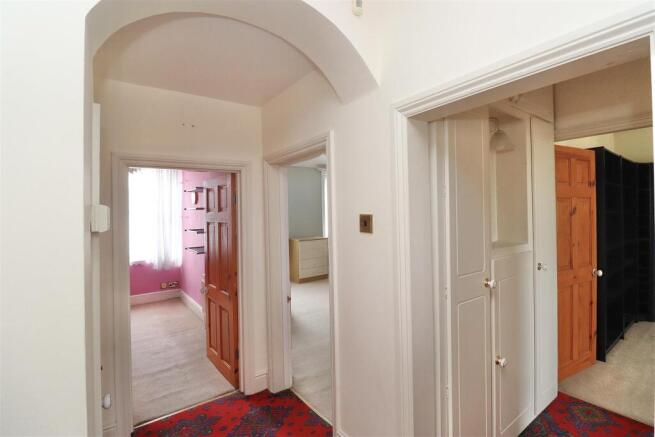 5 bed Semi-Detached for sale Image 12