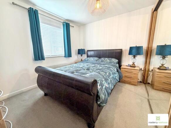 4 bed Detached for sale Image 9
